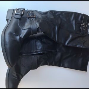 Brand new black boots!!